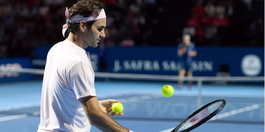 Roger Federer holt den Sieg in Basel.