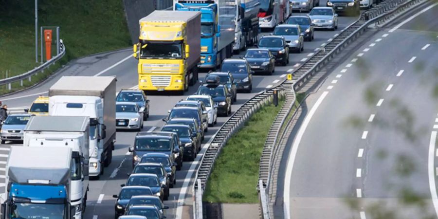 Stau auf der Autobahn (Symbolbild)