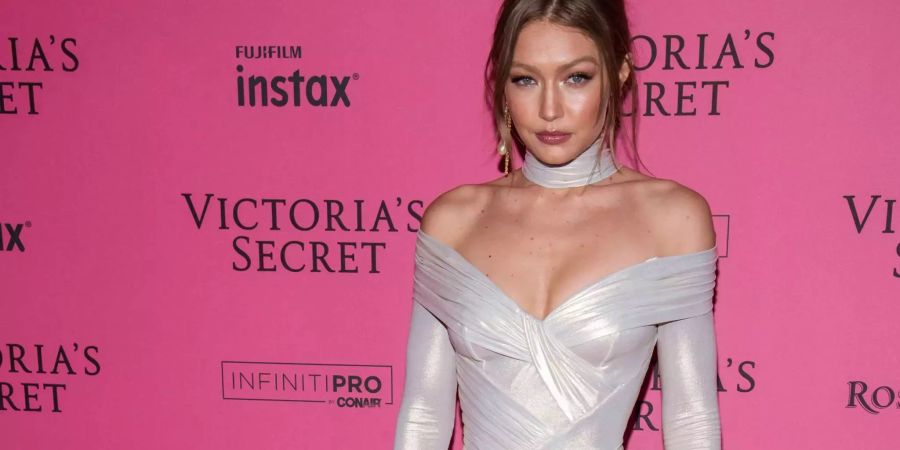 Gigi Hadid an der Afterparty der Victoria's-Secret-Show in New York - ohne BH.