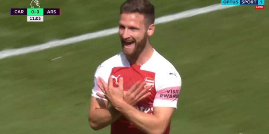 Shkodran Mustafi jubelt nach seinem Führungstreffer für Arsenal gegen Cardiff.