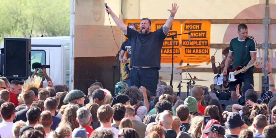 Die Punkband «Feine Sahne Fischfilet» mit ihrem Frontmann Jan «Monchi» Gorkow.