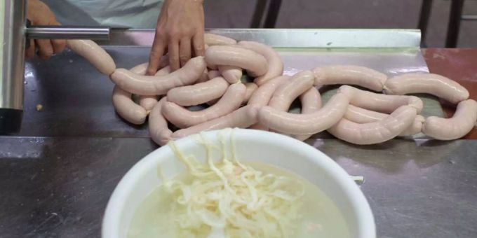 Langer Weg ist Händlern Wurst - Exklusiv: China-Irrsinn mit Schweizer Schweinedärmen
