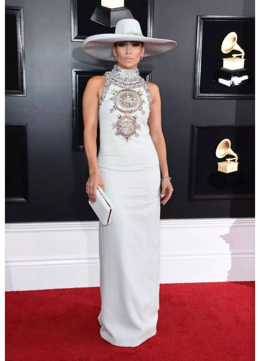 Cowgirl oder Diva: Jennifer Lopez (49) trug an den Grammys Hut und Overall.