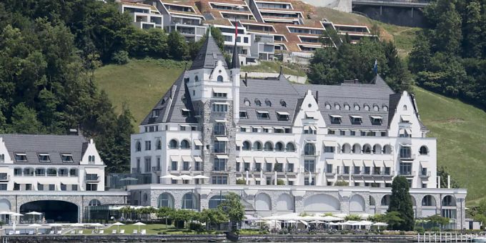 Sternenglück für das Park Hotel Vitznau: Patrick Mahler und sein Team vom Restaurant «focus»schaffen auf Anhieb den Sprung in die Zwei-Sterne-Liga. Sternenglück für das Park Hotel Vitznau: Patrick Mahler und sein Team vom Restaurant «focus»schaffen auf Anhieb den Sprung in die Zwei-Sterne-Liga.