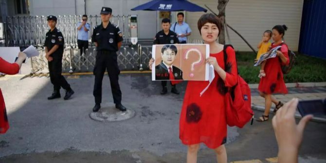 Li Wenzu protestiert für ihren Mann Wang Quanzhang.