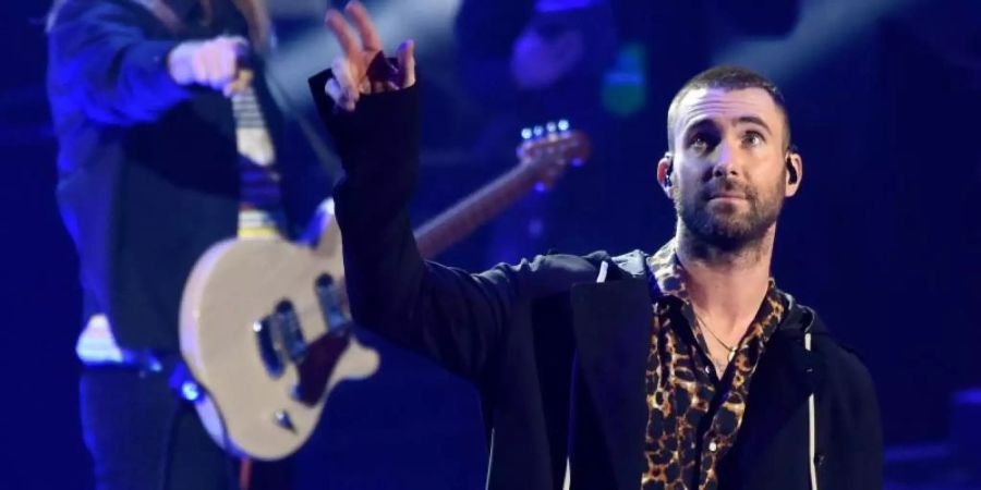 Sänger Adam Levine mit seiner Band Maroon 5 bei den 2018 iHeartRadio Music Awards. Foto: Chris Pizzello