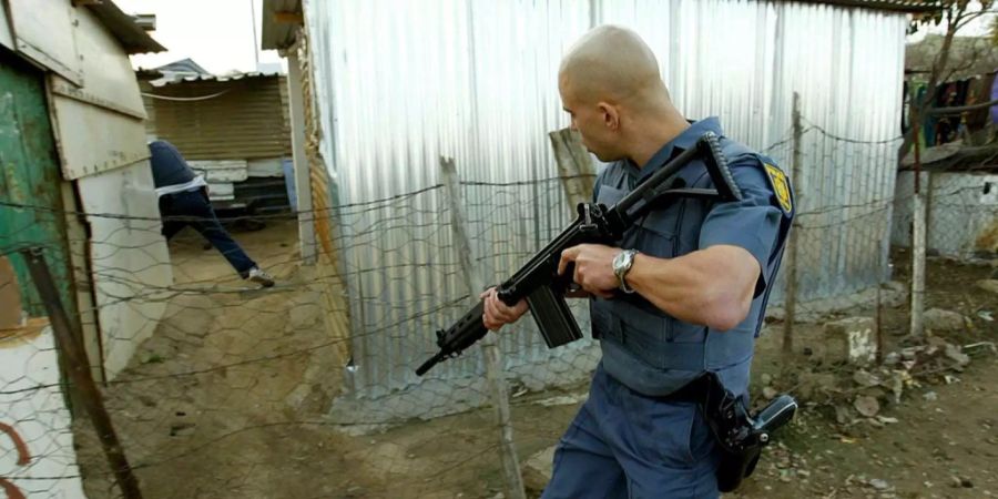 Ein Polizist in Südafrika (Archivbild).