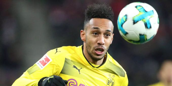 Der Stürmer Pierre-Emerick Aubameyang sorgt immer wieder für Negativ-Schlagzeilen. Der Stürmer Pierre-Emerick Aubameyang sorgt immer wieder für Negativ-Schlagzeilen.