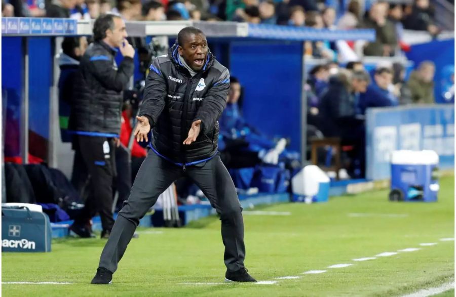 Viel Hoffnung wurde in La Coruña in den neuen Trainer Clarence Seedorf gesteckt. Dieses Wochenende erleiden die Spanier aber die zweite Niederlage im zweiten Spiel unter dem Holländer. Nach dem 0:1 gegen Alaves und der siebten Pleite in den letzten neun Spielen bleibt man auf einem Abstiegsplatz. Fabian Schär sitzt übrigens erneut nur auf der Bank.