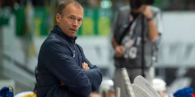 Assistent Waltteri Immonen kann den Turnaround für EHC Kloten auch nicht herbeiführen. Der Absteiger scheitert in den Playoffs. EHC Kloten