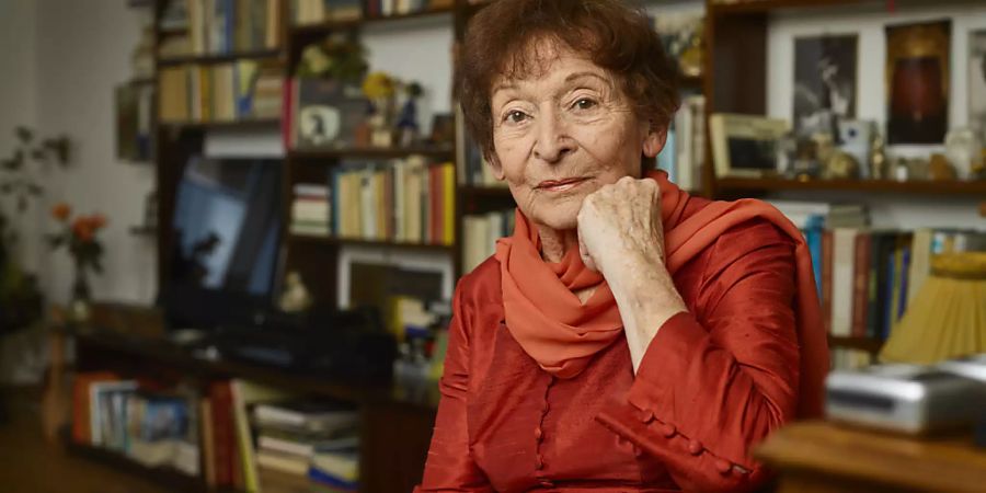 Erst mit weit über 70 Jahren wechselte sie vom Theater- ins Filmgeschäft: Schauspielerin Monica Gubser. Nun ist die Schweizerin im Alter von 88 Jahren verstorben.