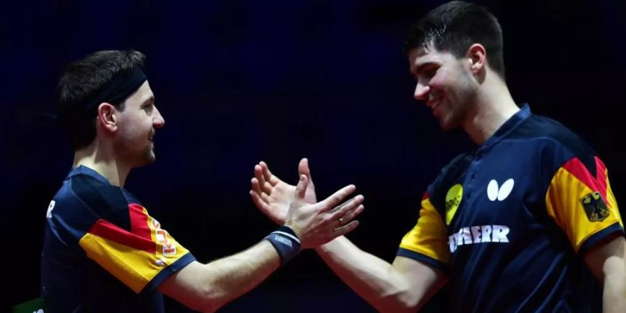 Patrick Franziska (r) ist im Doppel mit Timo Boll eine Medaille zuzutrauen. Foto: Lu Yang/XinHua