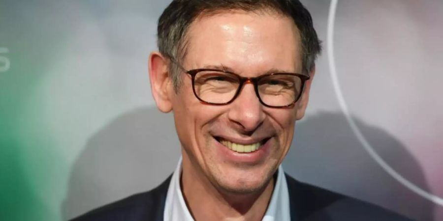 Kommentiert für die ARD und Sky das Revierderby zwischen dem BVB und Schalke: Steffen Simon. Foto: Arne Dedert