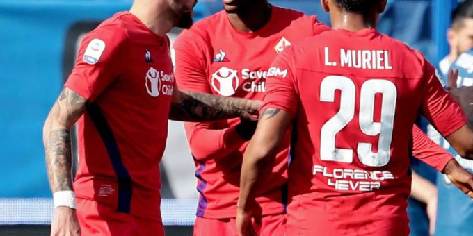 Edimilson Fernandes (Zweiter von links) wird von seinen Mitspielern beglückwünscht Edimilson Fernandes (Zweiter von links) wird von seinen Mitspielern beglückwünscht