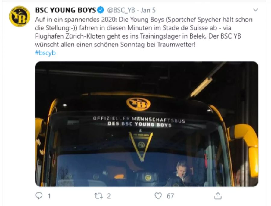 Der Mannschaftsbus von YB fährt das Team am 5. Januar an den Flughafen.