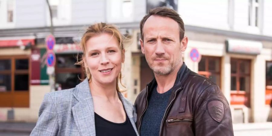Die Schauspieler Franziska Weisz und Wotan Wilke Möhring ermittelten in Hamburg. Foto: Daniel Bockwoldt/dpa