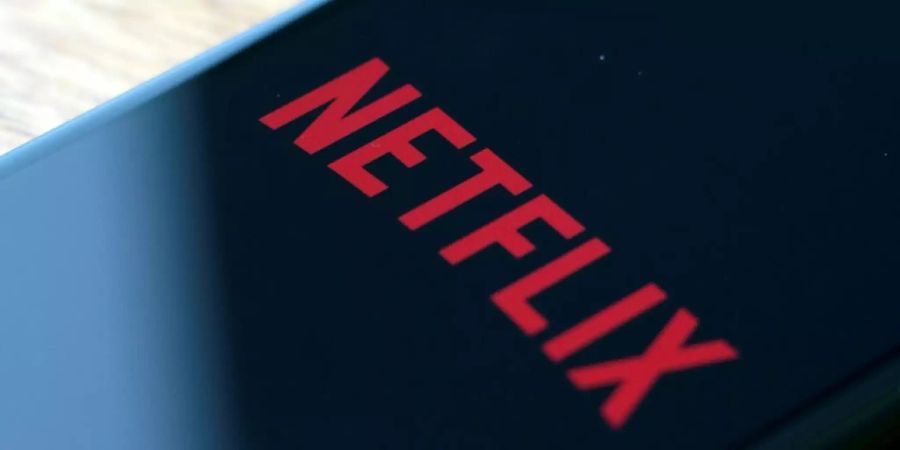 Netflix-Logo auf einem Smartphone