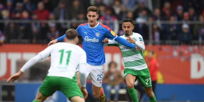 Kiel und Führt im Direktduell. Aktuell kämpfen die beiden Teams um den Aufstieg in die Bundesliga. Kiel und Führt.