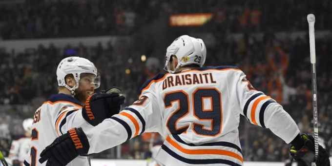 Starspieler der Edmonton Oilers Leon Draisaitl ist Topscorer der NHL. Foto: Mark J. Terrill/AP/dpa edmonton oilers