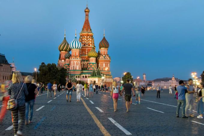 Im Vergleich mit der Schweiz ist das Leben in Russland ein Schnäppchen. Russland Duma Moskau