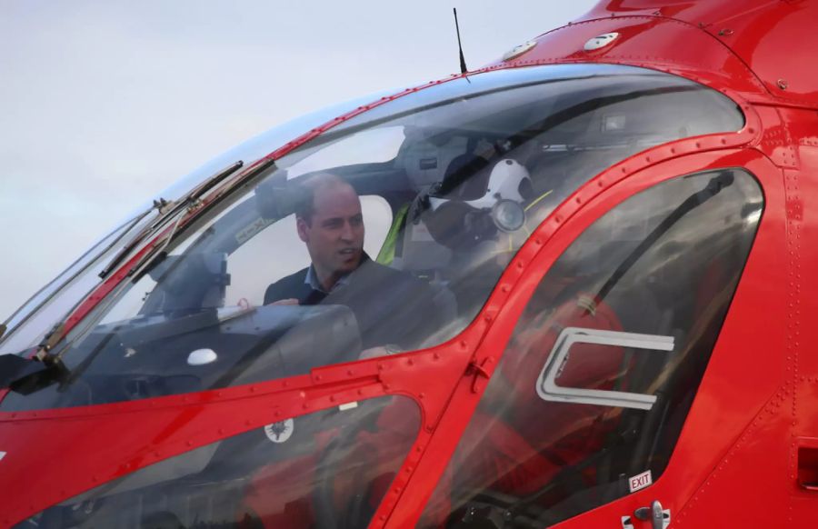 Prinz William war zwei Jahre lang Helikopterpilot beim britischen Luftrettungsdienst. Jetzt will der Royal-Mann offenbar wieder dorthin zurück.