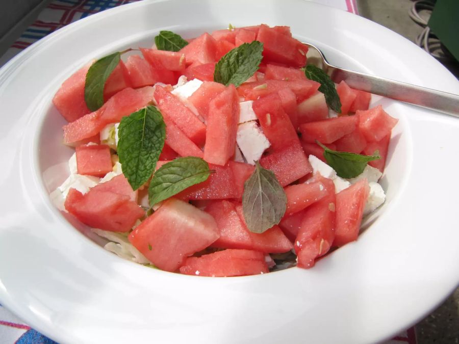 Weiter geht's beim Zmittag mit einem Wassermelonensalat.