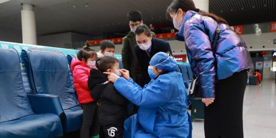 In China gibt es mehr Infektionen mit dem neuen Virus als bei SARS, obwohl die Zahl der Todesopfer immer noch niedriger ist. Foto: Hu Chenhuan/XinHua/dpa