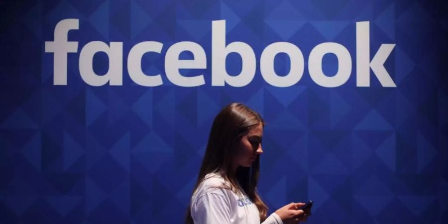Facebook setzt sich im Streit um eine Ausspähattacke vor Gericht erfolgreich gegen eine israelische Softwarefirma durch. Foto: Niall Carson/PA Wire/dpa