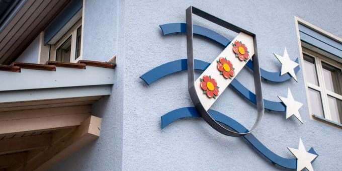 Dintikon_Gemeindeverwaltung Wappen - Dintikon. Dintikon_Gemeindeverwaltung Wappen - Dintikon.