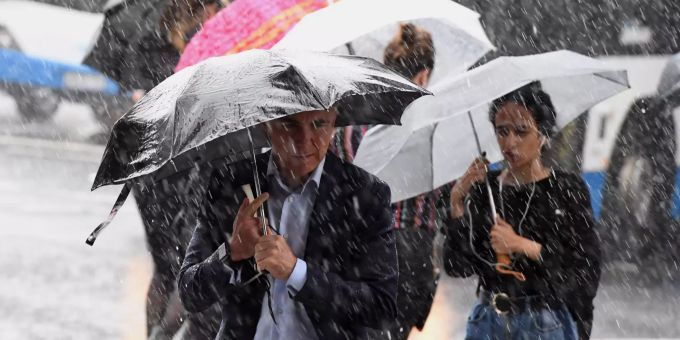 «So schön» - Australische Feuerwehrleute freuen sich über Regen