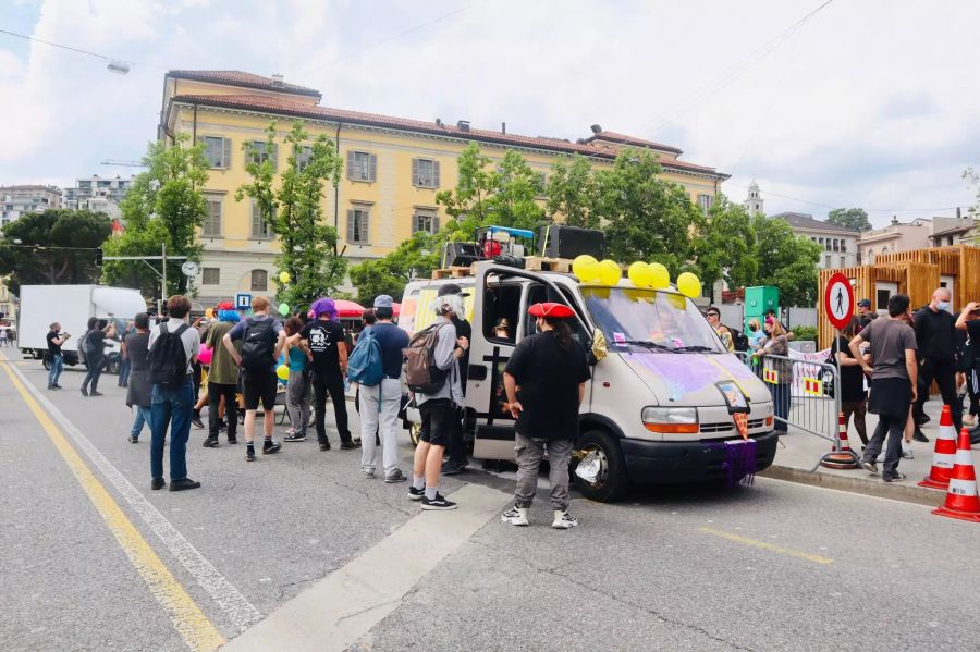 Auch ein Demo-Wagen ist bereits eingetroffen.