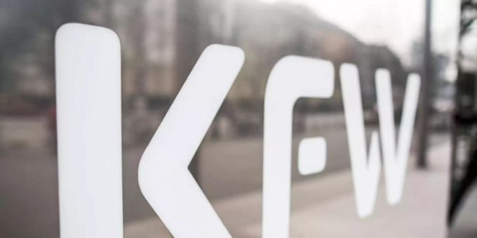 Das Logo der KfW an der Zentrale der KfW-Bankengruppe in Frankfurt am Main. Foto: Frank Rumpenhorst/dpa Das Logo der KfW an der Zentrale der KfW-Bankengruppe in Frankfurt am Main. Foto: Frank Rumpenhorst/dpa