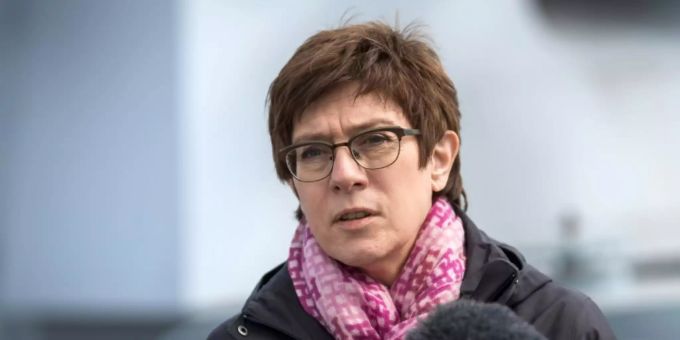 Verteidigungsministerin Kramp-Karrenbauer. kramp karrenbauer