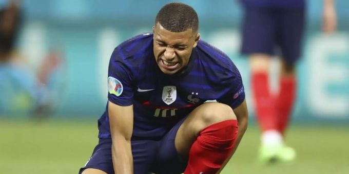 Der Franzose Kylian Mbappé ist bereits wie andere Superstars nicht mehr bei der EM dabei. Foto: Marko Djurica/Pool Reuters/dpa Der Franzose Kylian Mbappé ist bereits wie andere Superstars nicht mehr bei der EM dabei. Foto: Marko Djurica/Pool Reuters/dpa