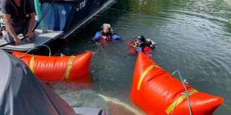 Pfäffikon SZ - Boot im Hafen gesunken