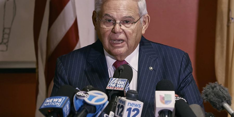 Der wegen Korruption angeklagte US-Senator Bob Menendez plädiert auf nicht schuldig. Foto: Andres Kudacki/FR170905 AP/AP/dpa