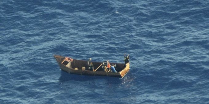 Das Boot an der Küste Tunesiens. Boot