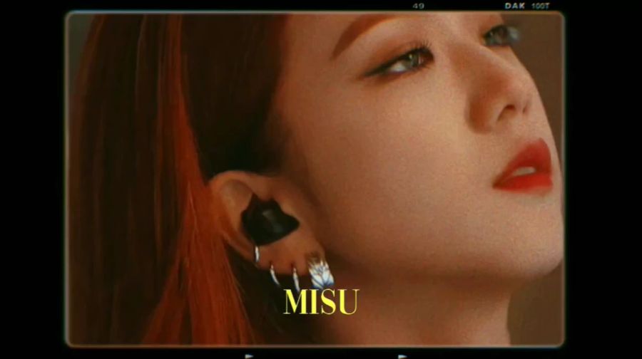 Auch die koreanische Sängerin Jisoo hat der Account als Vorlage für eine Gesichtsveränderung im Angebot.