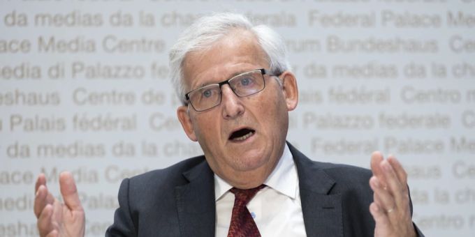 SP-Ständerat Hans Stöckli während einer Medienkonferenz zur Initiative «Ja zum Schutz der Kinder und Jugendlichen vor Tabakwerbung». hans stöckli