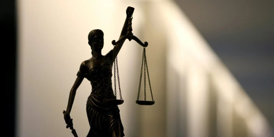 Dreieinhalb Jahre nach einem Raser-Unfall in Niederbayern mit einem Toten muss der Prozess teilweise neu aufgerollt werden.