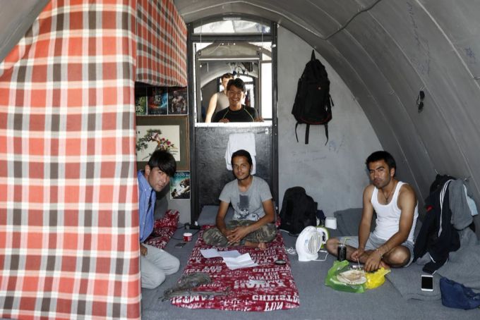 Flüchtlinge aus Afghanistan in ihrem Zelt im Flüchtlingslager Moria auf der griechischen Insel Lesbos, 2017. Flüchtlinge Afghanistan