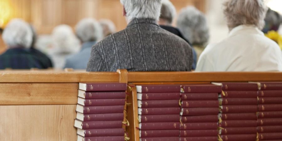 Singbücher in einer Kirche in Thalwil ZH. (Archivbild)