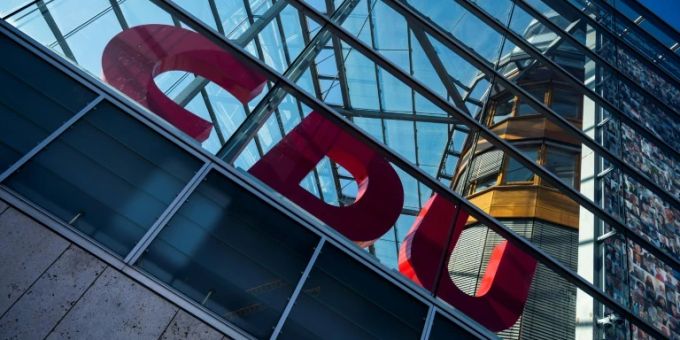 CDU-Logo am Konrad-Adenauer-Haus. Die CDU erlitt eine Pleite an den Wahlen im Saarland. cdu