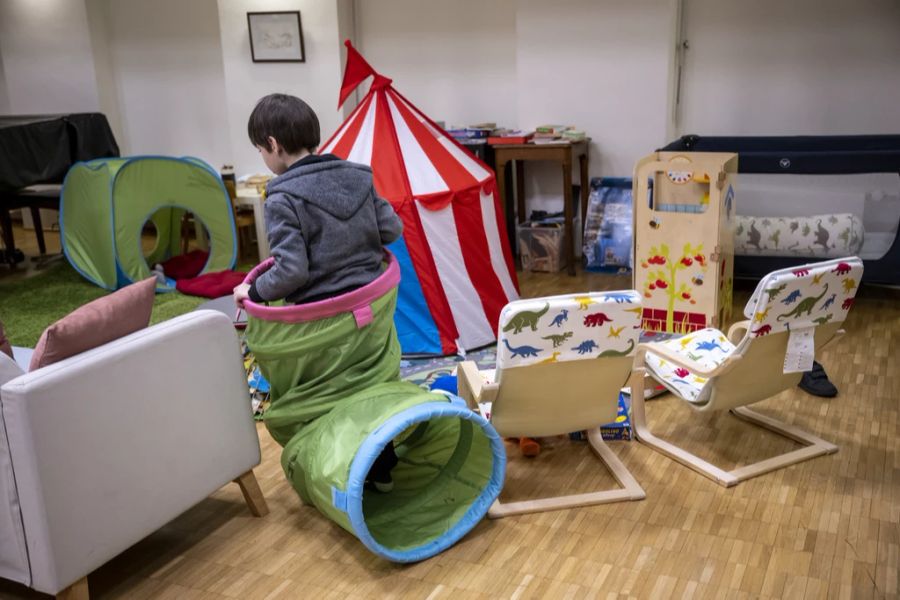 In einer Heilsarmee-Unterkunft in Genf können ukrainische Kinder spielen.