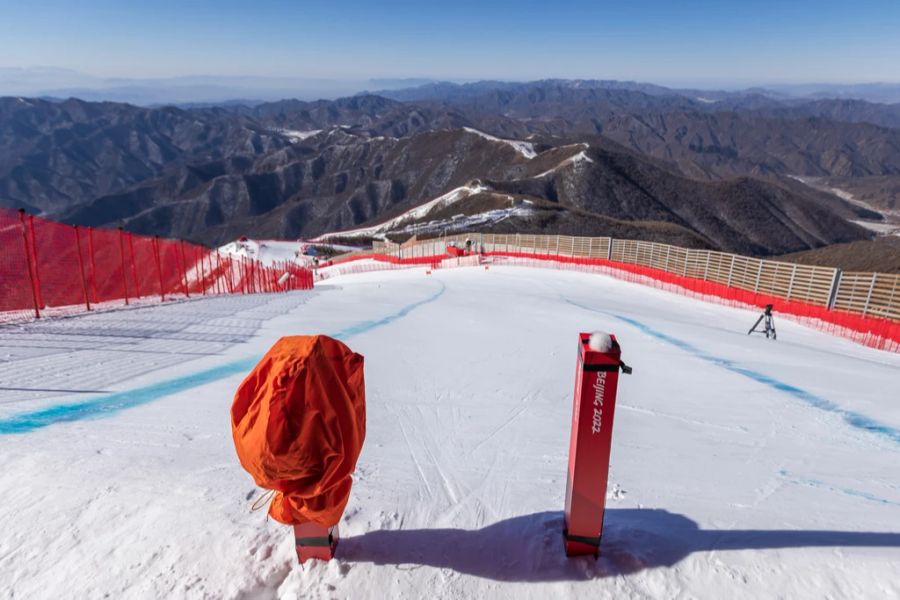 Gefahren wird am Xiaohaituo Mountain auf Kunstschnee.