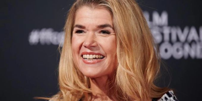 Die singende Quizmasterin Anke Engelke beweist sich als Zuschauermagnet. Foto: Henning Kaiser/dpa Die singende Quizmasterin Anke Engelke beweist sich als Zuschauermagnet. Foto: Henning Kaiser/dpa