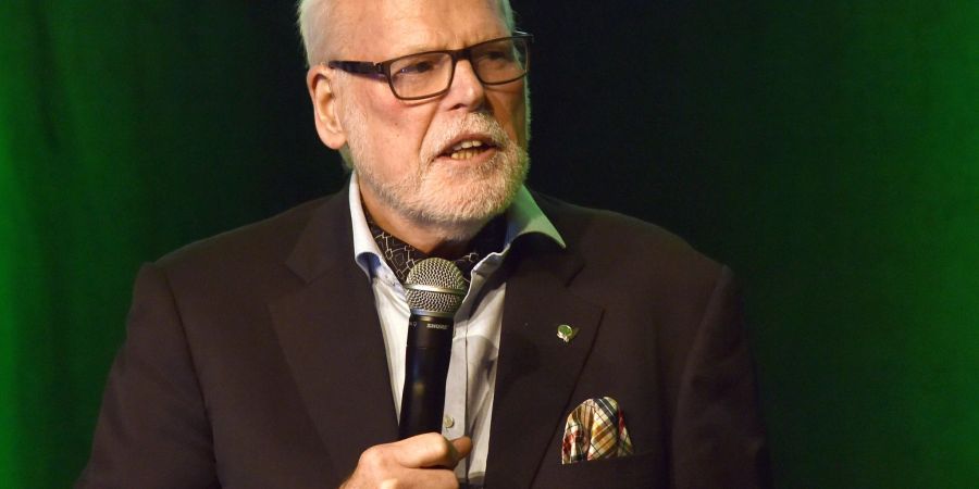 Soziologe Gunter A. Pilz beobachtet zunehmend rassistische Anfeindungen im Profifussball.