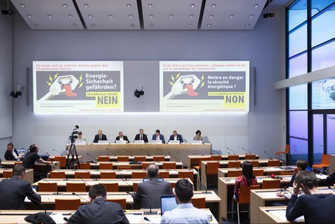 Die Pressekonferenz «Zu teuer und zu extrem: Breite Allianz gegen das Stromfresser-Gesetz» der SVP. Klimaschutz-Gesetz