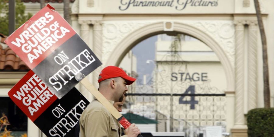 Hollywoods Drehbuchautoren drohen mit einem Streik, sollten die Löhne nicht erhöht werden. (Archivbild)