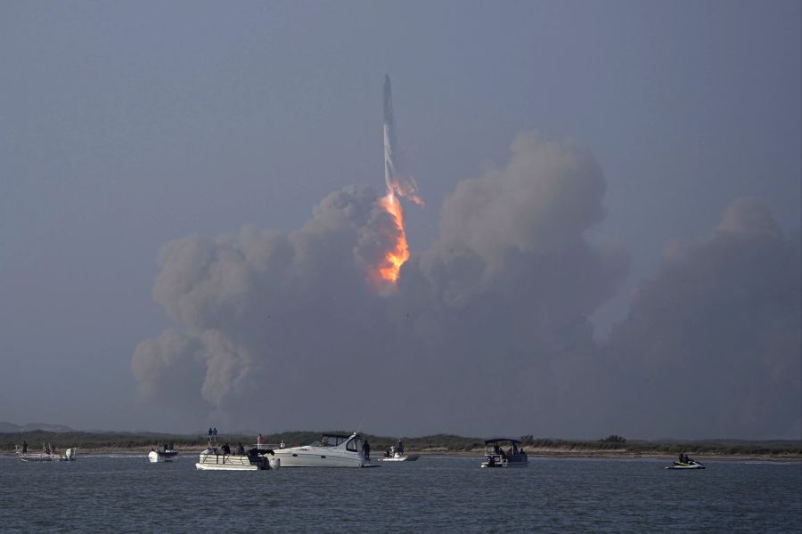 Nach einem verschobenen Start wegen technischen Problemen hob die Mega-Rakete diesmal ab.